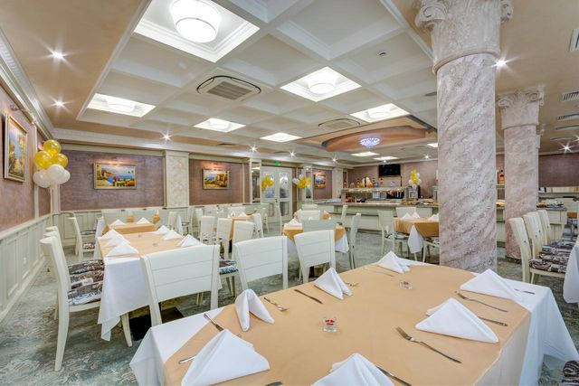 Siena Palace Hotel - Food and dining